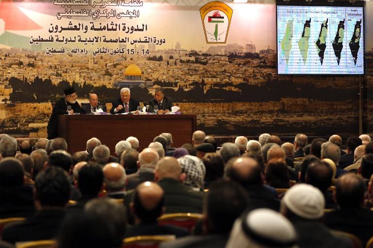 El presidente de la Autoridad Palestina Mahmoud Abbas habla durante una reunión en la ciudad cisjordana de Ramallah el 14 de enero de 2018. (AFP PHOTO / ABBAS MOMANI)