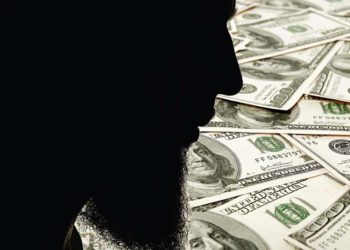El producto más popular en el caos económico del Líbano: El dólar estadounidense