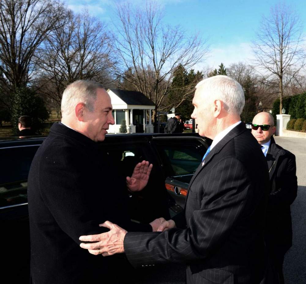 El primer ministro Benjamin Netanyahu se reúne con el vicepresidente estadounidense Mike Pence en Washington DC, 16 de febrero de 2017, (Avi Ohayun / GPO)