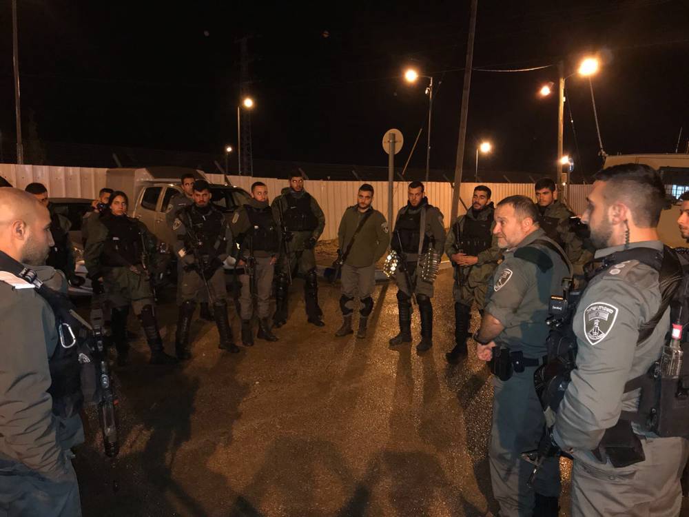 Las fuerzas de seguridad israelíes llevan a cabo redadas en la ciudad de Jenin en busca de los terroristas asesinos árabes del rabino israelí Raziel Shevach el 18 de enero de 2018 (Policía de Israel)