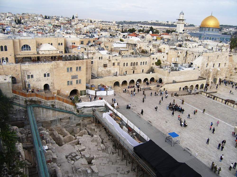 Las excavaciones de la Autoridad de Antigüedades de Israel en la plaza del Muro Occidental de Jerusalém, donde se descubrió el sello del período del Primer Templo, con la inscripción "Al gobernador de la ciudad", y se publicó en diciembre de 2017. (Shlomit Weksler-Bdolah)