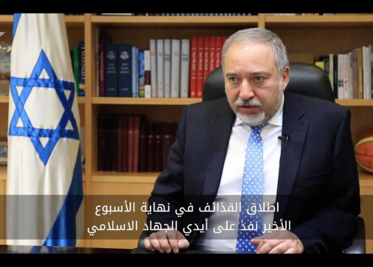El 4 de enero de 2017 aparece el ministro de Defensa, Avigdor Liberman, en un vídeo de la página árabe en Facebook del enlace militar de Israel con la Autoridad Palestina. (Captura de pantalla)