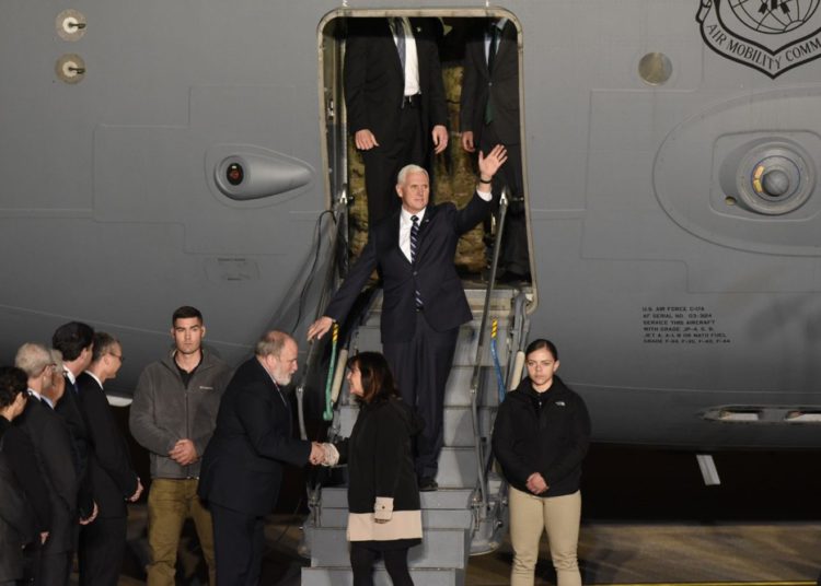 Mike Pence aterriza en Israel