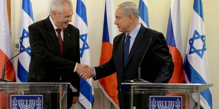 Los checos eligen presidente, con el pro-israelí Milos Zeman como favorito