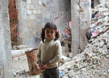 Una foto publicada por la UNRWA en Facebook de una niña identificada como “Aya” de Gaza. Sin embargo, el grupo la ha descrito previamente en múltiples ocasiones como una refugiada siria (Facebook)