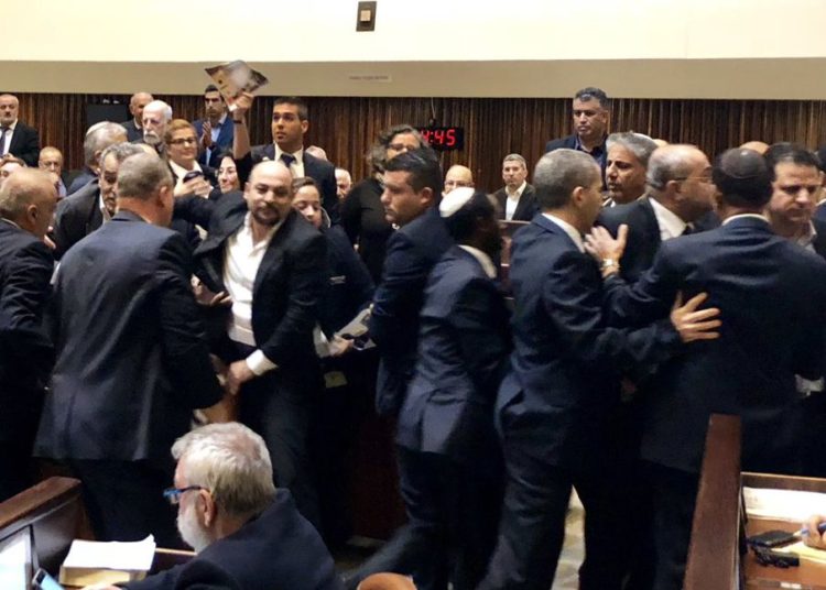 Parlamentarios árabes arman bochornoso incidente durante discurso de Mike Pence