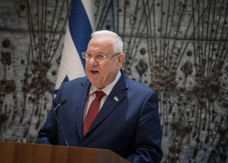 Rivlin critica a Abbas por propagar “terribles conspiraciones antijudías”