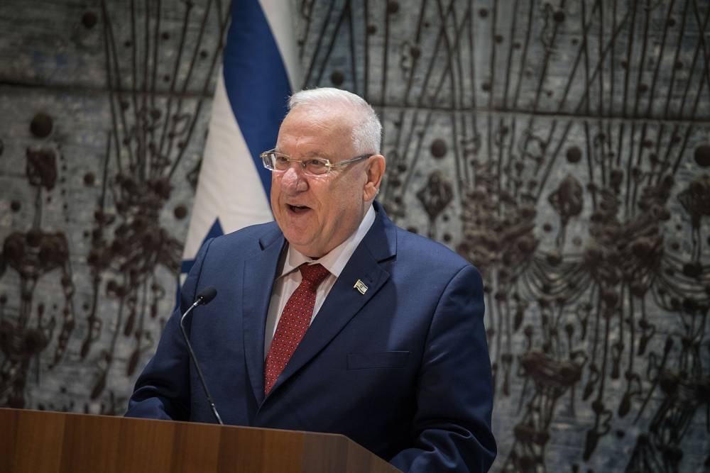 Rivlin critica a Abbas por propagar “terribles conspiraciones antijudías”