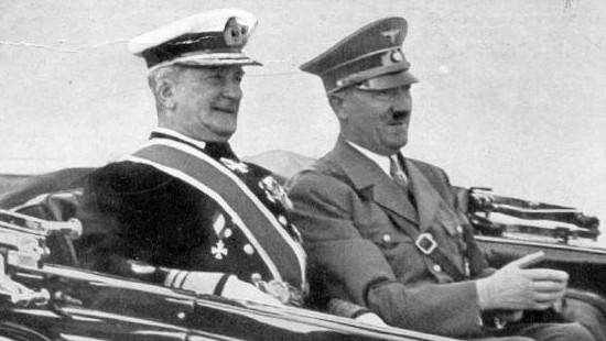 Regente de Hungría Miklós Horthy de Nagybánya con Adolf Hitler, año no especificado (crédito de la foto: Wikimedia Commons)