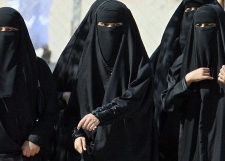 Arabia Saudita anuncia que las mujeres pueden asistir a partidos de fútbol este mes por primera vez