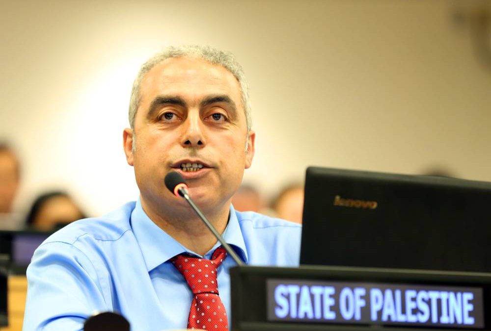 Diplomático de la Autoridad Palestina: Seguiremos enseñando a nuestros hijos como arrojar piedras