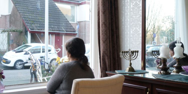 Abuela judía sentenciada a muerte en Irán; Holanda no le concede asilo