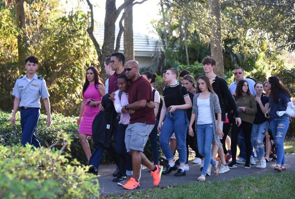Estudiantes judíos entre muertos y heridos en el tiroteo en una escuela de Florida