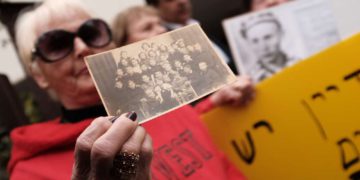 Familia rica de Alemania dona millones a sobrevivientes del Holocausto