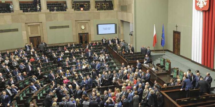 Senado Polaco aprueba proyecto de ley del Holocausto en medio de disputa con Israel