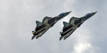 Rusia despliega aviones sigiloso avanzados en Siria con una advertencia dirigida a Israel