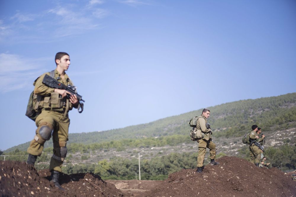 Archivo: Soldados israelíes en la frontera norte de Israel con Líbano. (Foto: Ariel Schalit / AP)