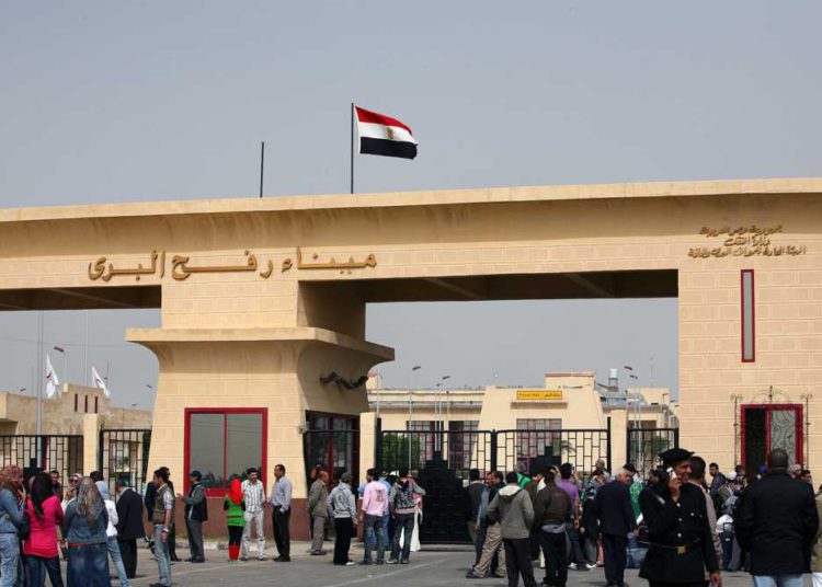 Egipto cierra el paso fronterizo con Gaza por una amenaza terrorista