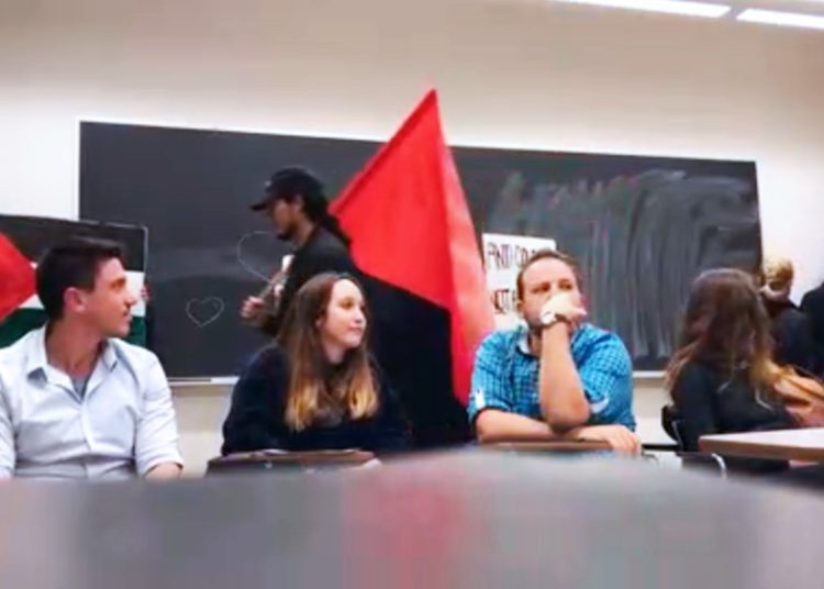 “Propalestinos” interrumpieron un evento pro-tolerancia en la Universidad de Virginia