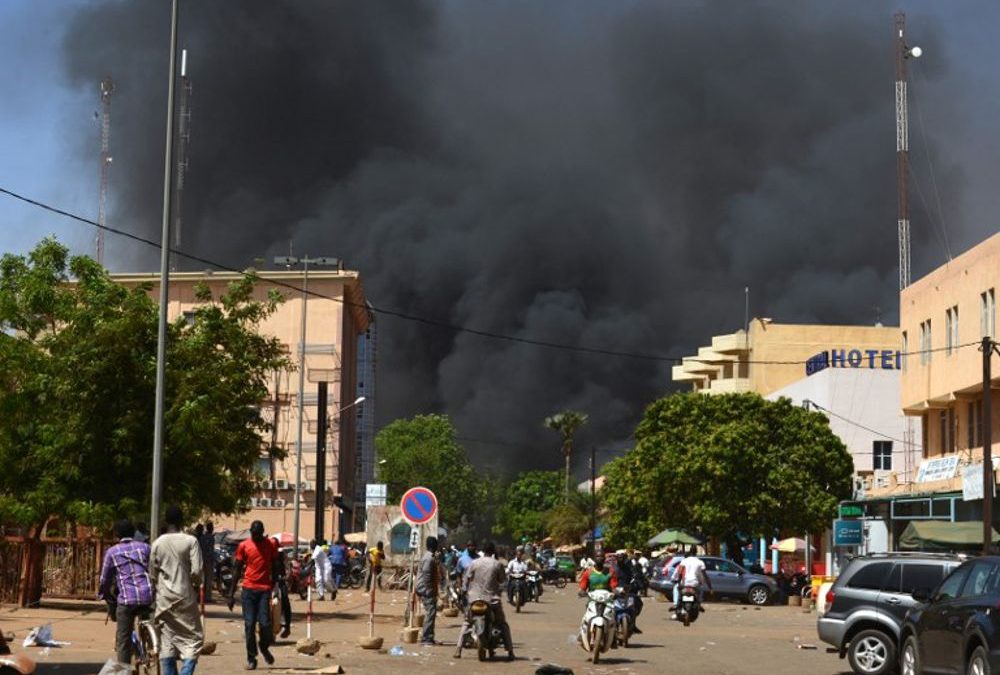 Ataques contra embajada de Francia y sede militar en Burkina Faso