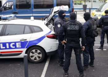 Policía de París arresta a hombre que atacó a estudiante israelí por hablar hebreo