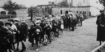 Deportación de niños del gueto de Łódź - USHMM website (www.ushmm.gov)