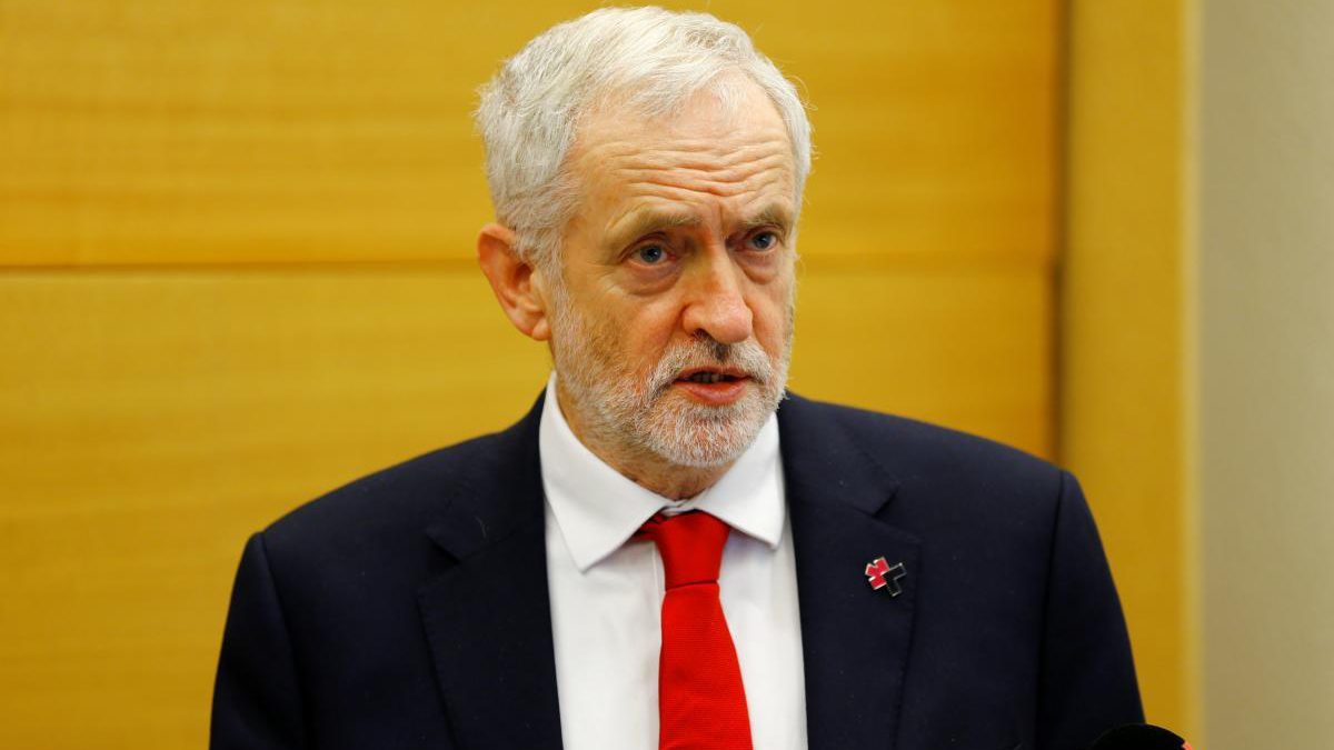 El líder laborista del Reino Unido Jeremy Corbyn fue miembro de grupo antisemita de Facebook
