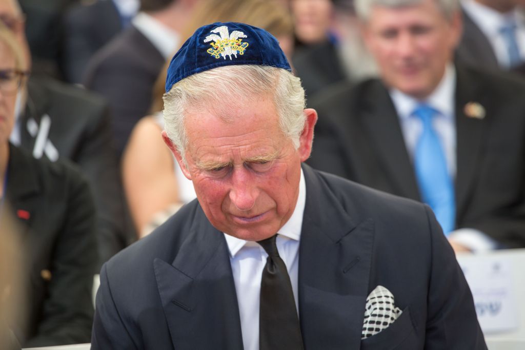El príncipe Carlos fue visto durante el funeral del fallecido ex presidente Shimon Peres en el Monte Herzl, en Jerusalén, el 30 de septiembre de 2016. (Emil Salman / Pool)