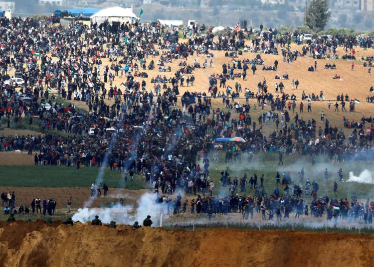 30 mil palestinos en la frontera, 9 muertos, mil heridos y Hamás ordena que crucen hacia Israel. (Crédito: ערוץ עשר)