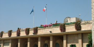Israel arresta a empleado del Consulado de Francia por contrabando de armas