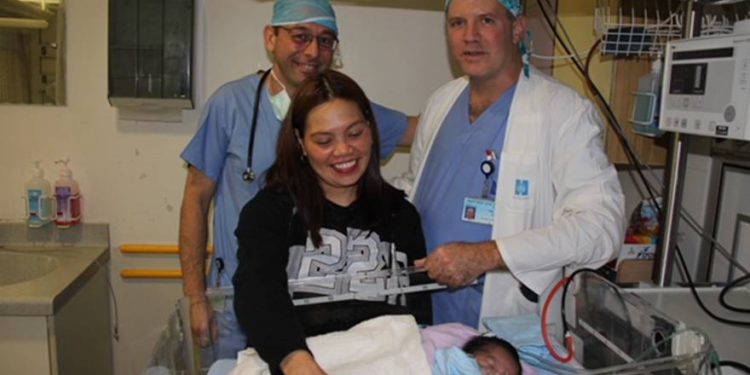 Médicos israelíes salvan a recién nacido filipino en Jerusalem usando método brasileño