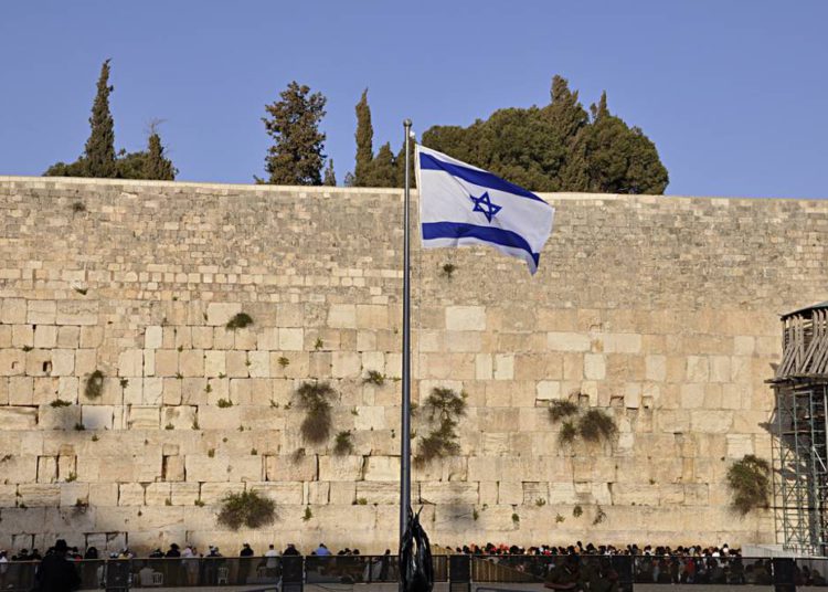 Oraciones de judíos de todo el mundo se colocarán en el Muro Occidental