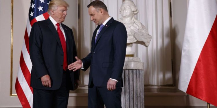 Presidente y Primer Ministro de Polonia no son bienvenidos en la Casa Blanca por ley sobre el Holocausto