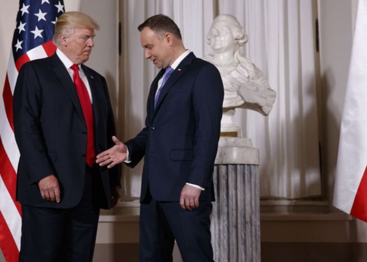 Presidente y Primer Ministro de Polonia no son bienvenidos en la Casa Blanca por ley sobre el Holocausto