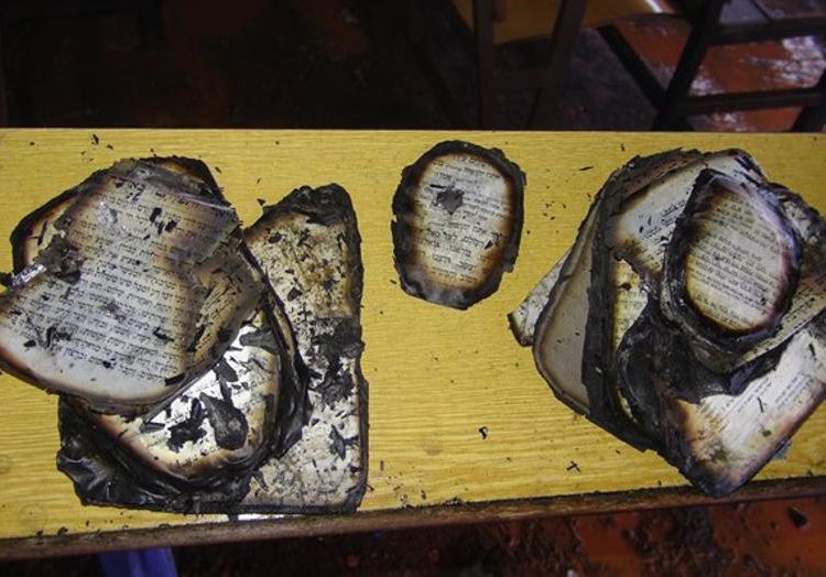 Terroristas incendiaron una sinagoga de Gush Etzion