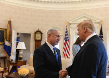 Israel desafía la tendencia internacional al apoyar a Trump y EE. UU.