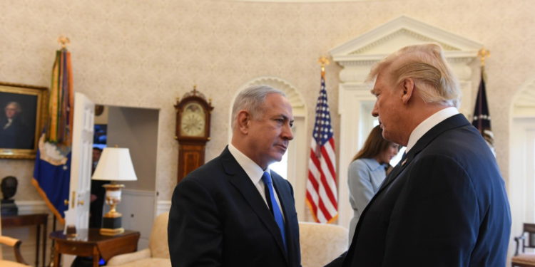 Israel desafía la tendencia internacional al apoyar a Trump y EE. UU.