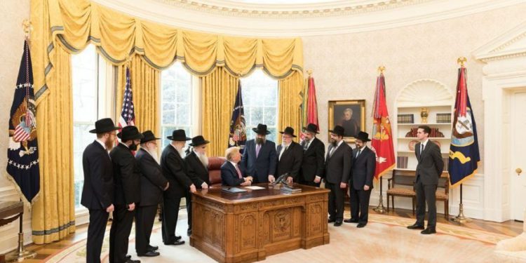 Trump se reunió con rabinos de Jabad en la Oficina Oval
