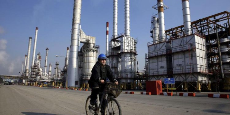 India cumplirá con las sanciones de Estados Unidos contra el petróleo de Irán