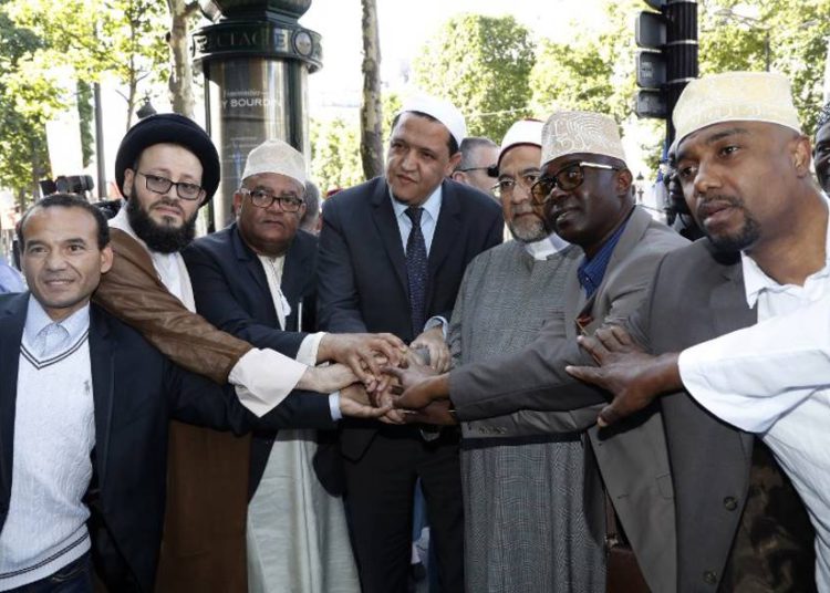 30 imanes de Francia dicen estar listos para contrarrestar el extremismo musulmán