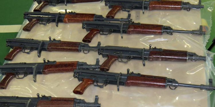 Armas de grado militar cada vez más disponibles para terroristas en Europa - Informe