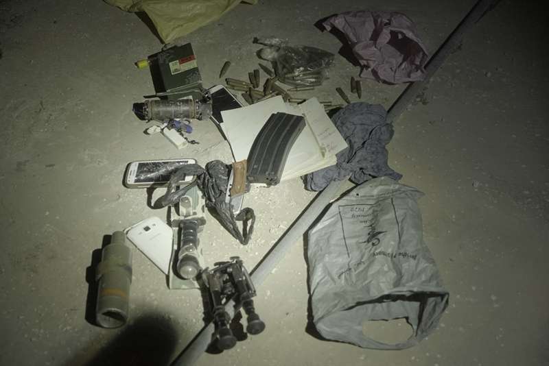 Armas encontradas en la azotea de una casa árabe en Shjem el jueves 5 de abril de 2018, cerca de la tumba de José, donde rezaron unos 1.000 fieles judíos. (FDI)