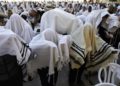 Decenas de miles de judíos acuden al Muro Occidental para recibir Bendición Sacerdotal