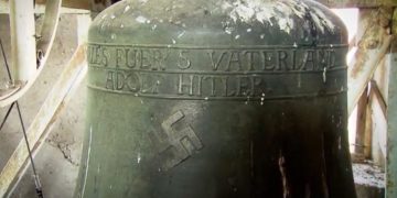 Esvástica de la era nazi retirada de campana de iglesia luterana en Alemania
