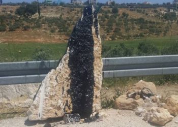 Monumento a pareja israelí asesinada por musulmanes fue destrozado