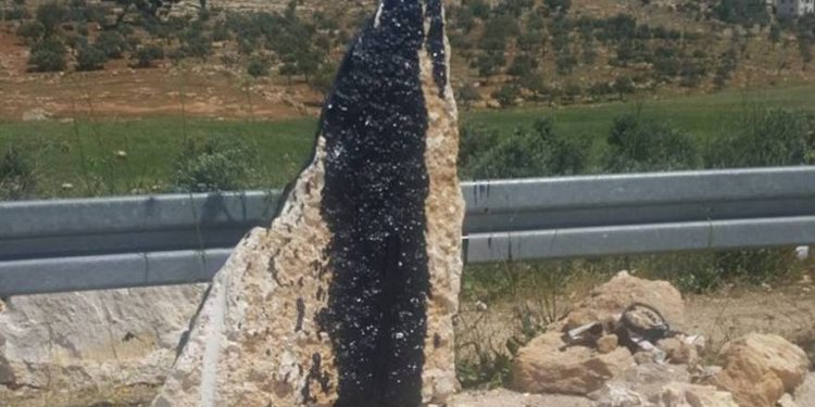 Monumento a pareja israelí asesinada por musulmanes fue destrozado