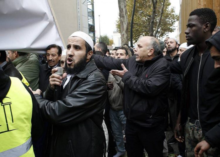 Musulmanes de Francia indignados por carta contra el antisemitismo