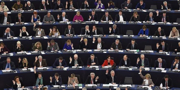 Por primera vez Parlamento Europeo condena a Hamás por el terrorismo y el uso de escudos humanos
