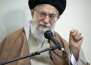 Khamenei: El gobierno de EE. UU. “controlado por sionistas” se hundirá como el Titanic