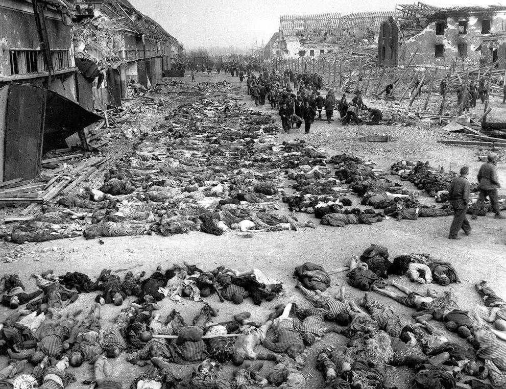 Una imagen de las víctimas judías del Holocausto que la televisión palestina adulteró y presentó como una imagen de las víctimas árabes de la masacre de Deir Yassin en 1948 (PMW)